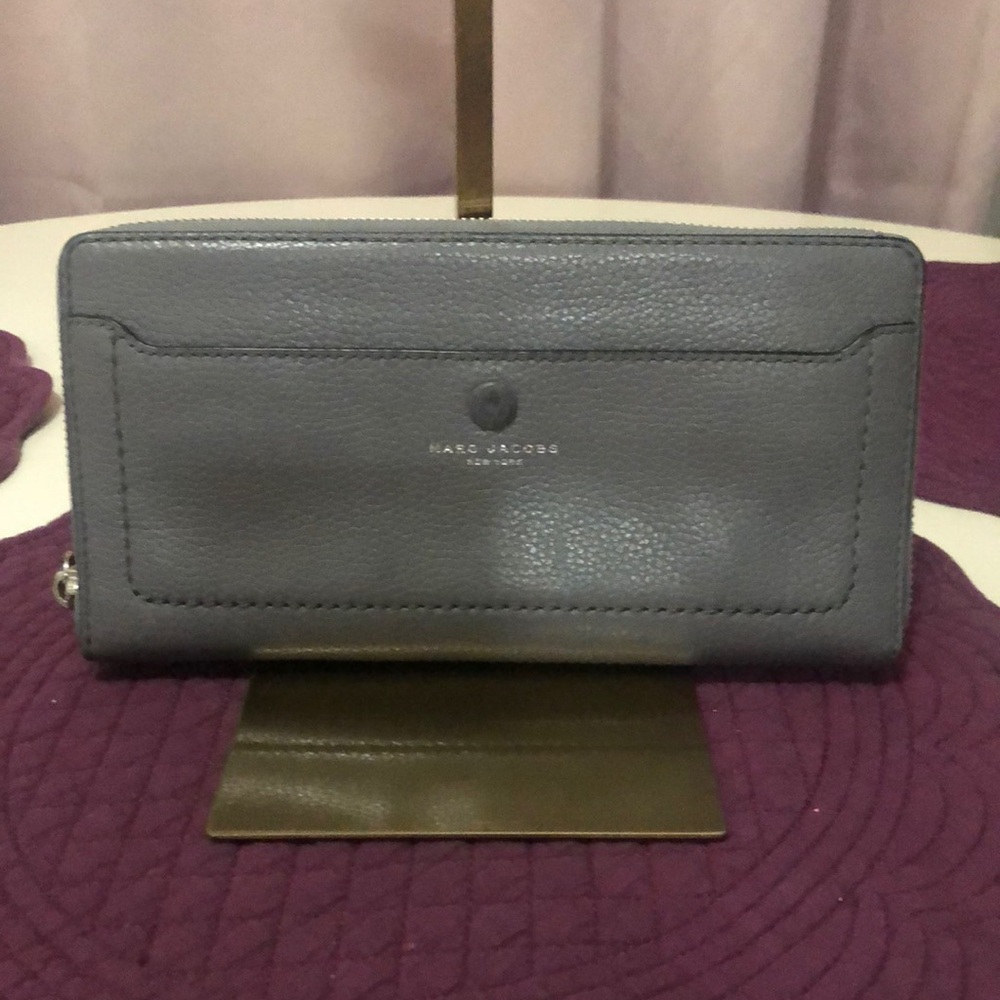Marc Jacobs Empire City Travel Gray Leather Wallet